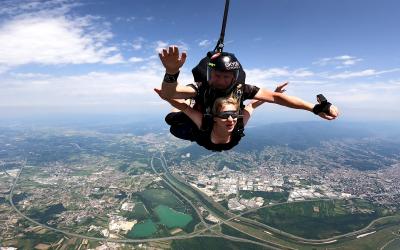 Iskusite padobranstvo na Aerodromu Lučko prije završetka sezone!